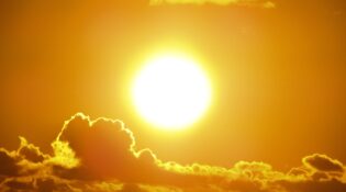 Study sheds light on the impact of sunshine on corporate decision-making